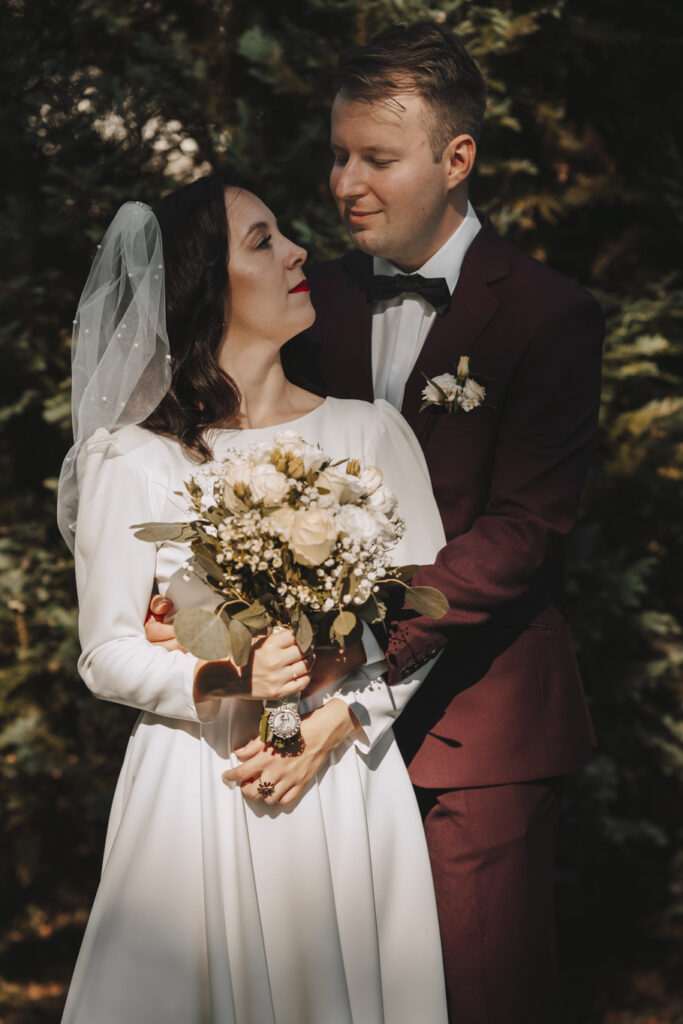 Karolina i Irwin - Klimatyczny ślub w Kożuchowie - Niećkowiak Foto&Video 10