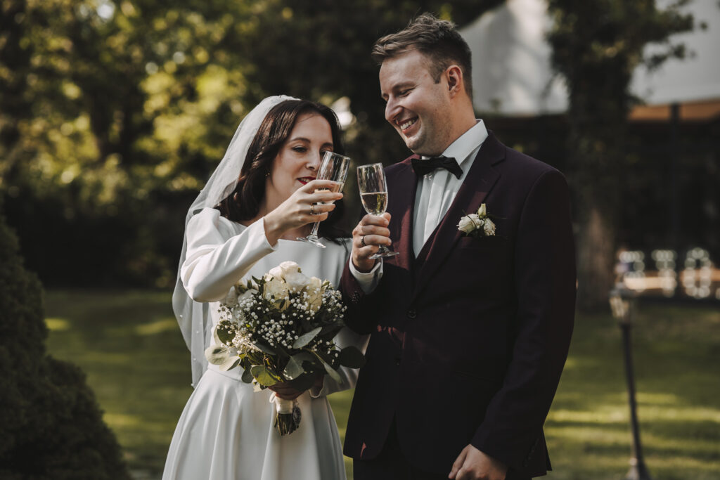 Karolina i Irwin - Klimatyczny ślub w Kożuchowie - Niećkowiak Foto&Video 14