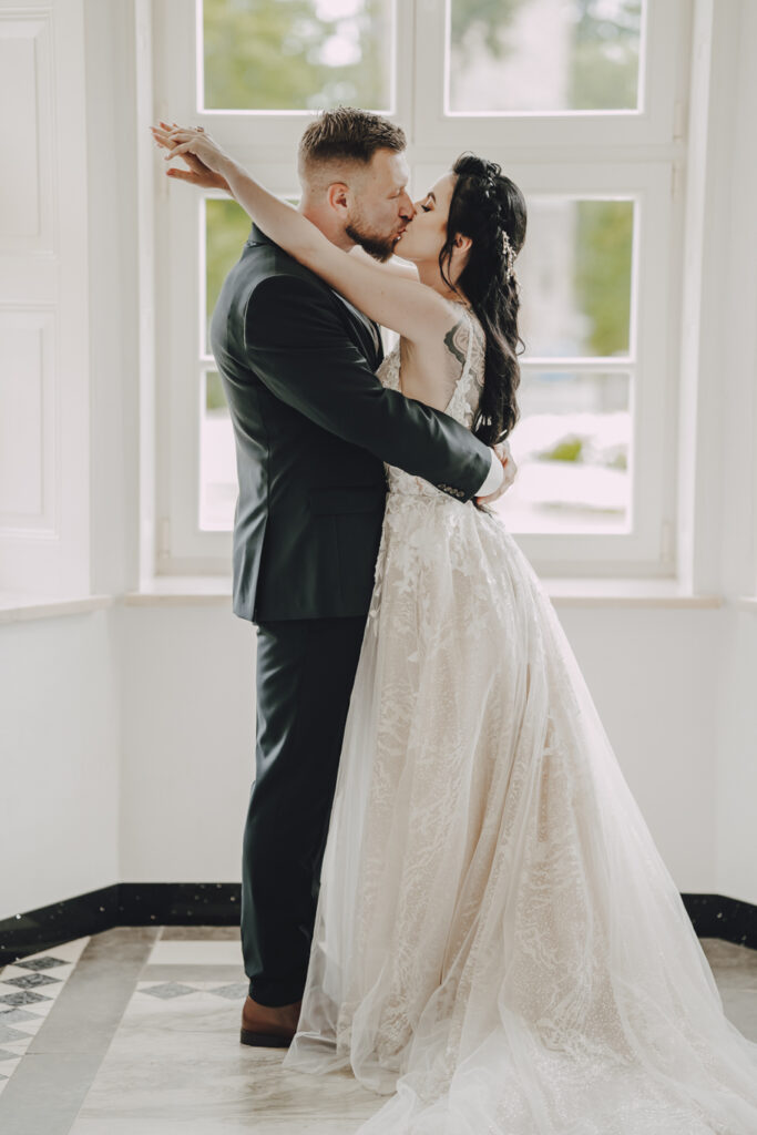 Martyna i Kuba - Ślub Pałac Henryków - Niećkowiak Weddings Foto&Video 8