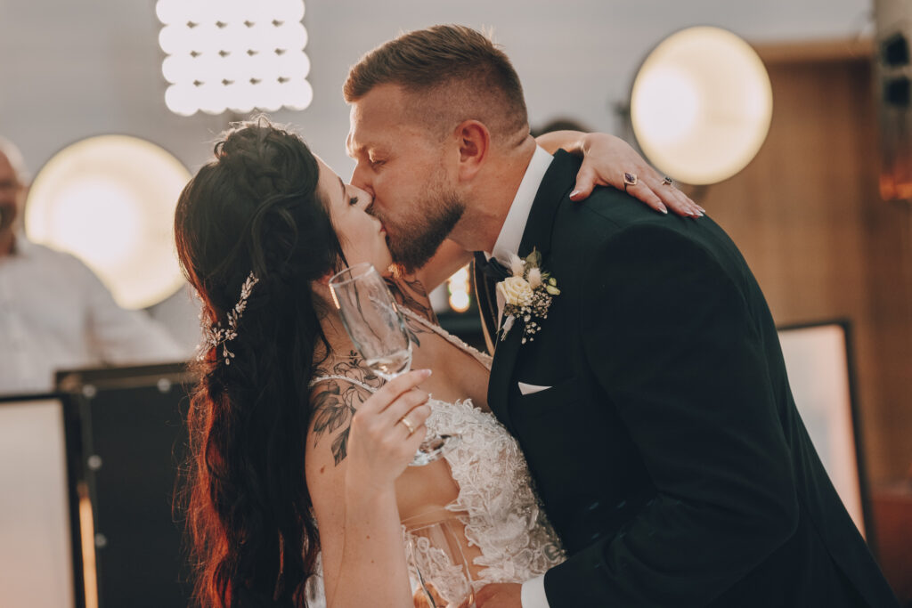 Martyna i Kuba - Ślub Pałac Henryków - Niećkowiak Weddings Foto&Video 11