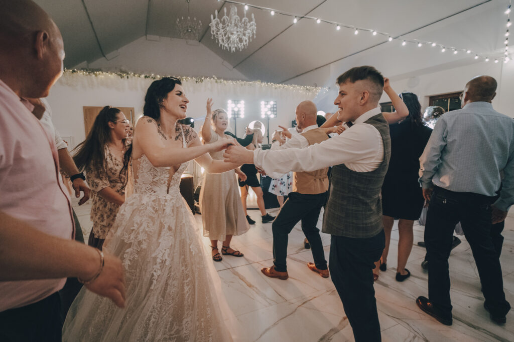 Martyna i Kuba - Ślub Pałac Henryków - Niećkowiak Weddings Foto&Video 31