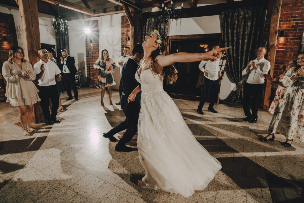 Diana i Alan - Ślub Stary Młyn w Brzeźnicy 43