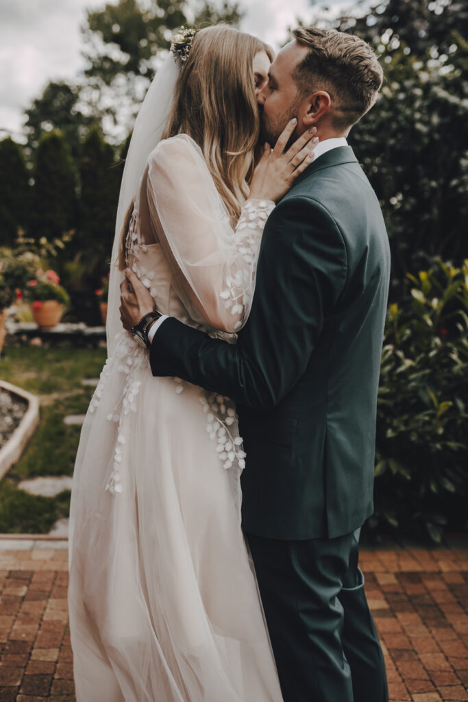 Ola i Maciek - Klimatyczny Ślub - Niećkowiak Weddings 11