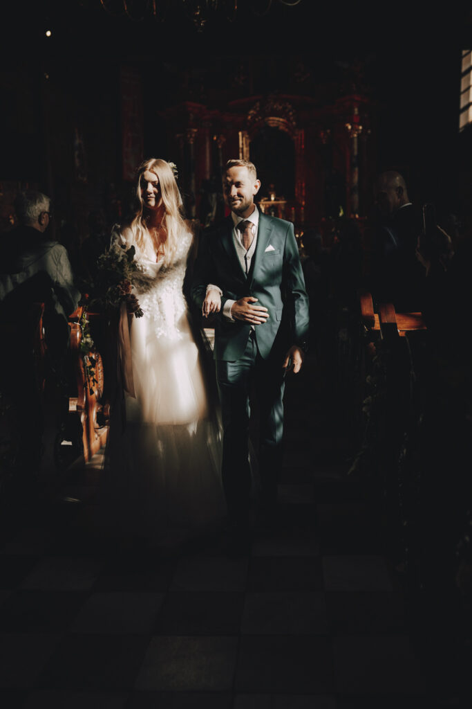 Ola i Maciek - Klimatyczny Ślub - Niećkowiak Weddings 14