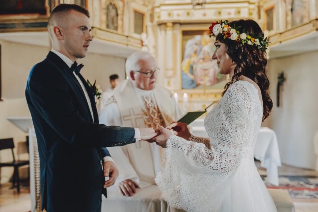 Ewa i Arek - Emocjonalny Ślub - Niećkowiak Weddings 32