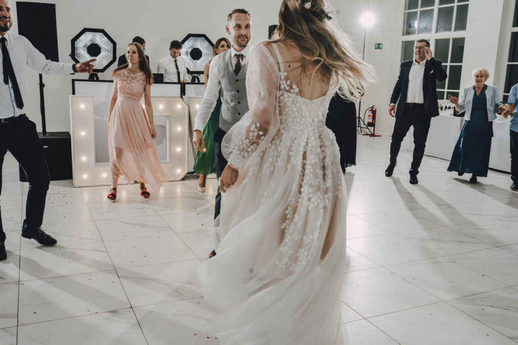 Ola i Maciek - Klimatyczny Ślub - Niećkowiak Weddings 27