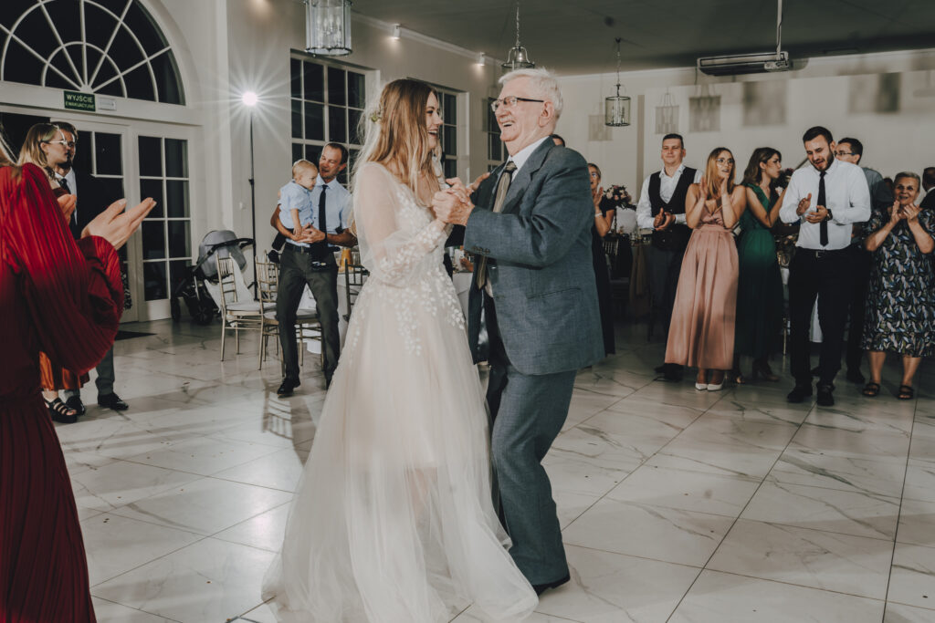 Ola i Maciek - Klimatyczny Ślub - Niećkowiak Weddings 28