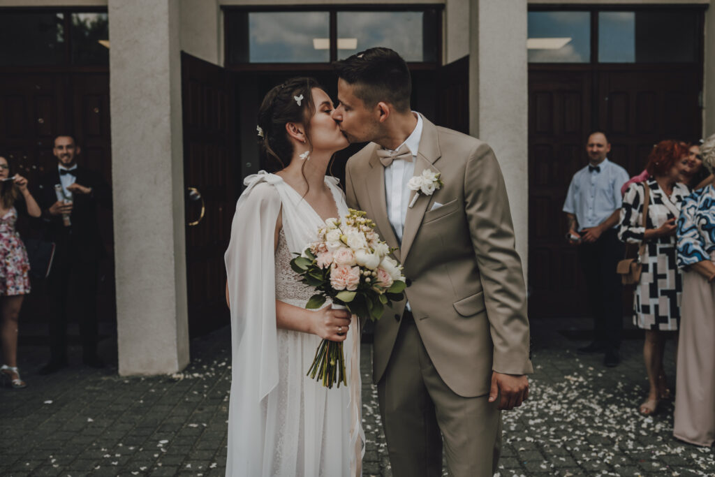 Kasia i Adrian - Romantyczny Ślub w Zielonej Górze - Niećkowiak Weddings Foto&Video 20