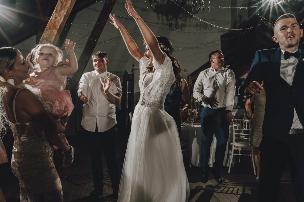 Ewa i Arek - Emocjonalny Ślub - Niećkowiak Weddings 111