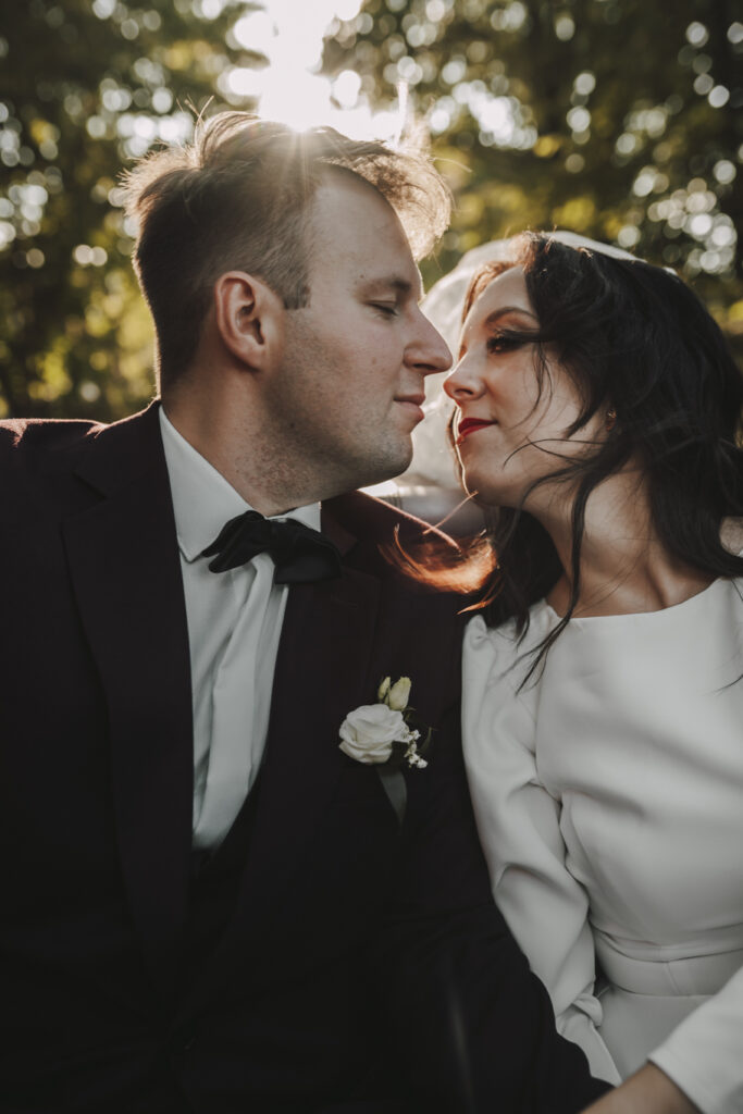 Karolina i Irwin - Klimatyczny ślub w Kożuchowie - Niećkowiak Foto&Video 31